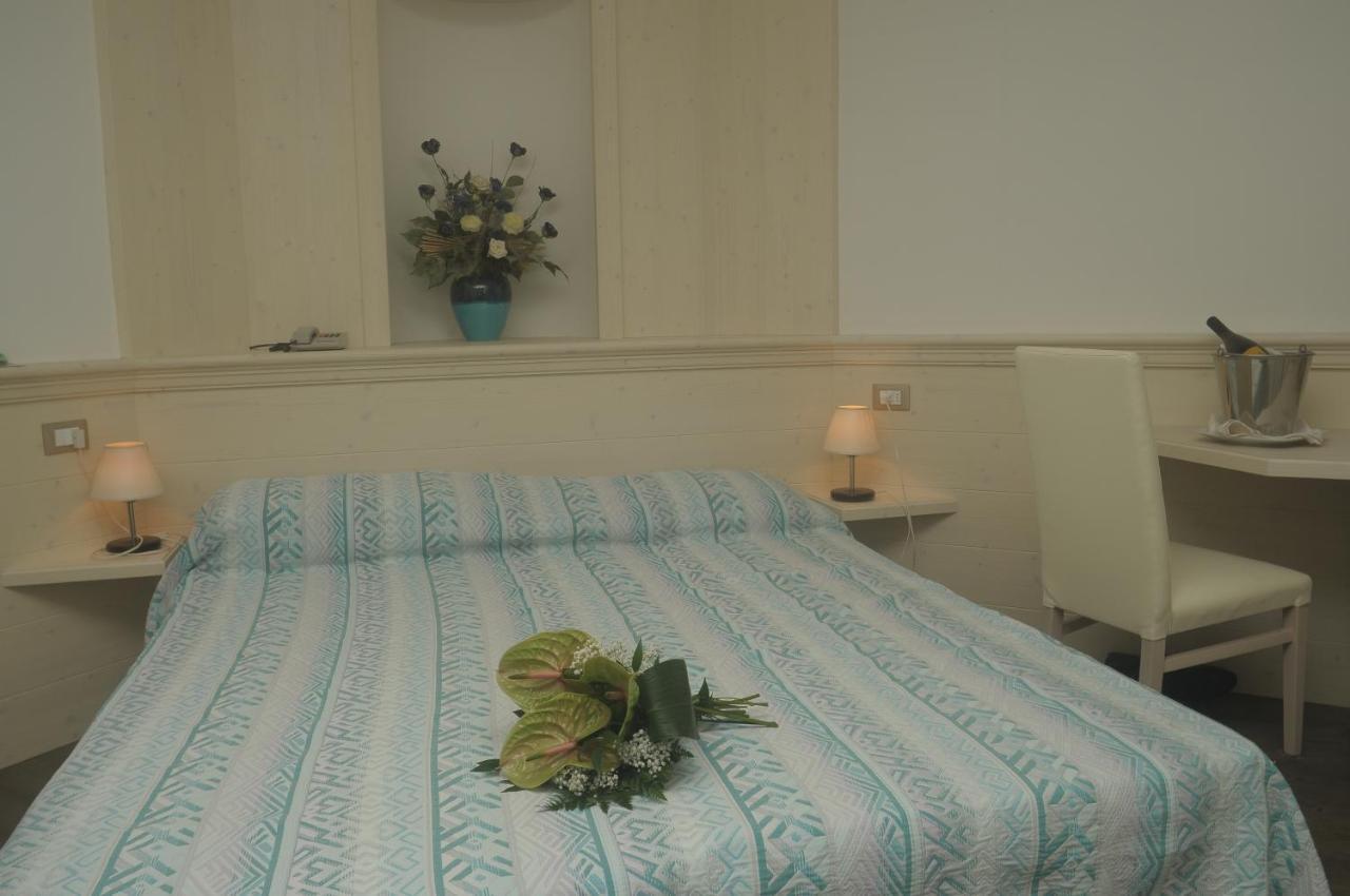 Albergo Antica Rosa Levico Terme Pokoj fotografie